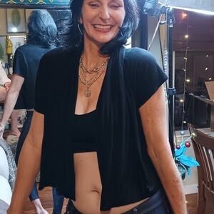 Black crop cardigan medium 🤑🖤 euc